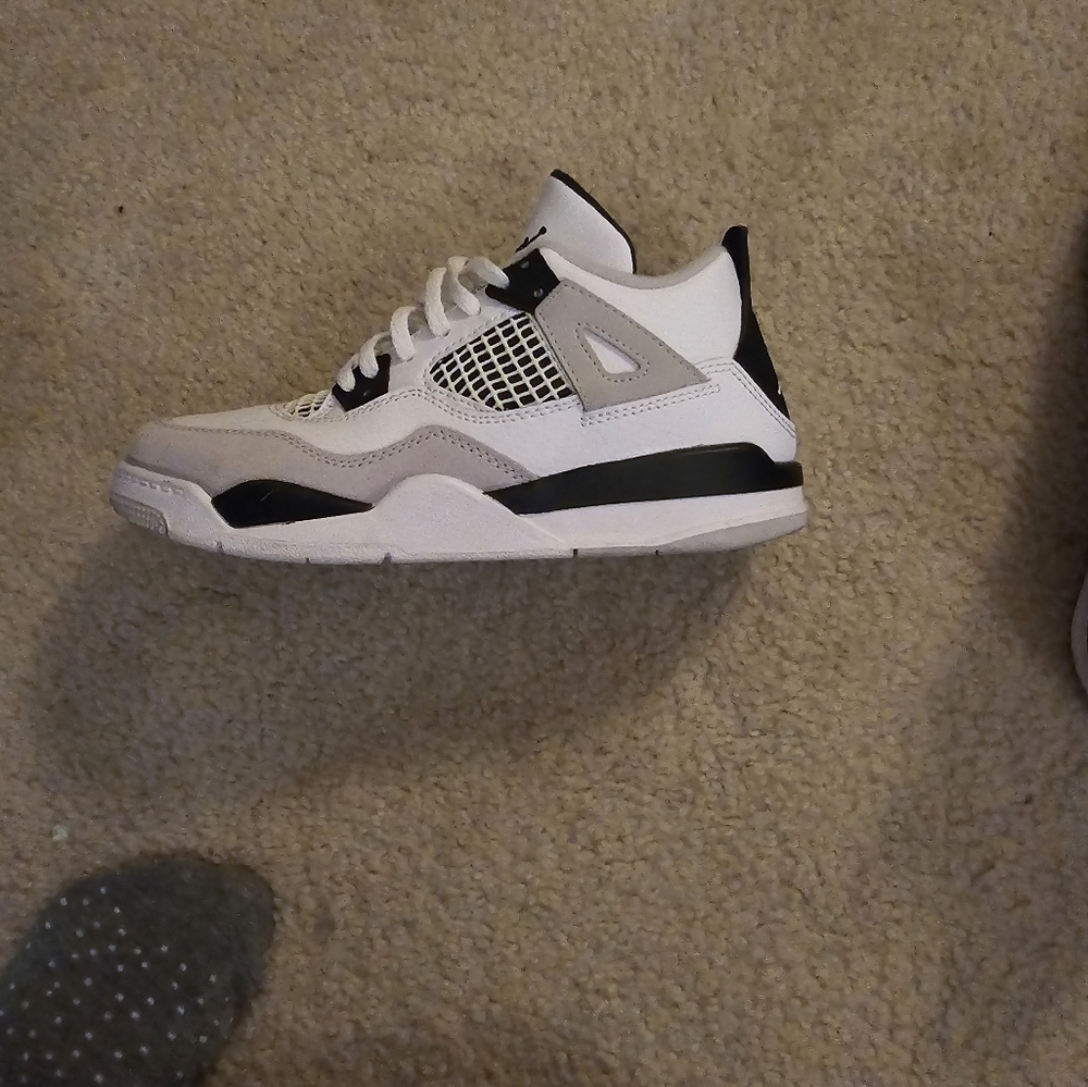 Jordan Retro 4 Black and White wore once